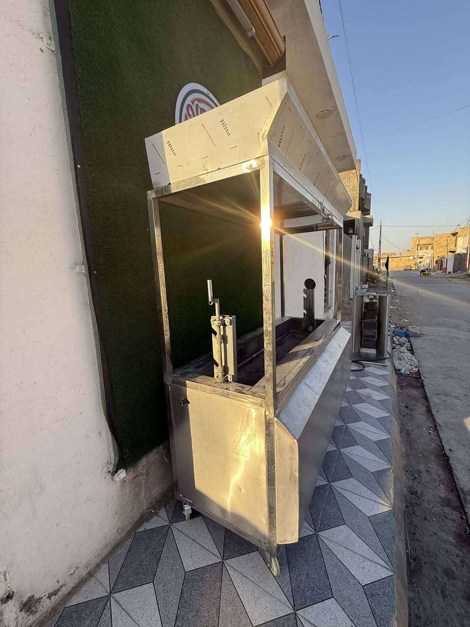 شواية كص فحم سل ستيل ضخمة مستخدمة ٢٠ يوم فقط نضيفة حيل مكانها بالكوت توصيل موجود ب٧٥٠ وبيها مجال ***********
