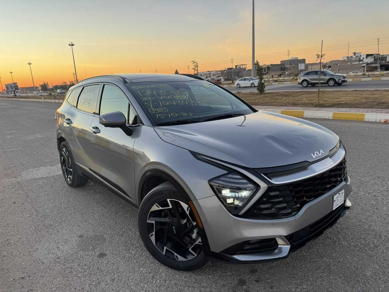 KIA SPORTAGE PLUG-IN  HYBRID SX 2024
 
📍السياره موجوده في بغداد للتواصل  *********** 

كيا سبورتج  هايبرد + بلكن SX 2024 برستيج 
المسافة المقطوعه 40771mi
اللون .سلفر 
محرك. 1600 تيربو هايبرد 
الموديل 2024

                  ======= الاضافات👇👇 ======
  
فتحة بانوراما 
شاشة كبيره نفكيشن 
رادار امامي
 مانع تصادم
مانع انزلاق 
تحديد مسرب .
نقطة عمياء .
تصحيح مسار 
بصمه تشغيل 
بصمه ابواب 
كاميرا خلفيه 
كاميرا عداد 5 
كاميرا 360
طارة مدفية 
تشغيل عن بعد سياره 
كراسي مدفية + مبرد 
كراسي كهرباء عداد 2 
كراسي جلد 
كراسي ذاكره 
كراسي 5 راكب 
مثبت سرعة
تحكم ستيرن
شاحن وايرلس
هاند بريك كهربائي
حساسات خلفيه + اماميه 
حساسات مانع تجاوز 
ويل 19
دفع رباعي 
باب خلفي كهرباء 
اضويه امامي زنون LED
اضويه خلفيه LED
كشافات LED
دفع رباعي 4X4
نظام GPS+خرائط 
كندشن مركزي امامي او خلفي 
وبلوتوث 
مدخل USB+ AUX
تحريك السيارة عن طريق البصمة 

🚗🚗حادث السياره كما موضح في الصور 🚗🚗

الأردن الزرقاء المنطقه الحره شارع 20 شمال 

للتواصل  / عمر الدليمي 00962786166701 علي الكرغولي 00962788505634
