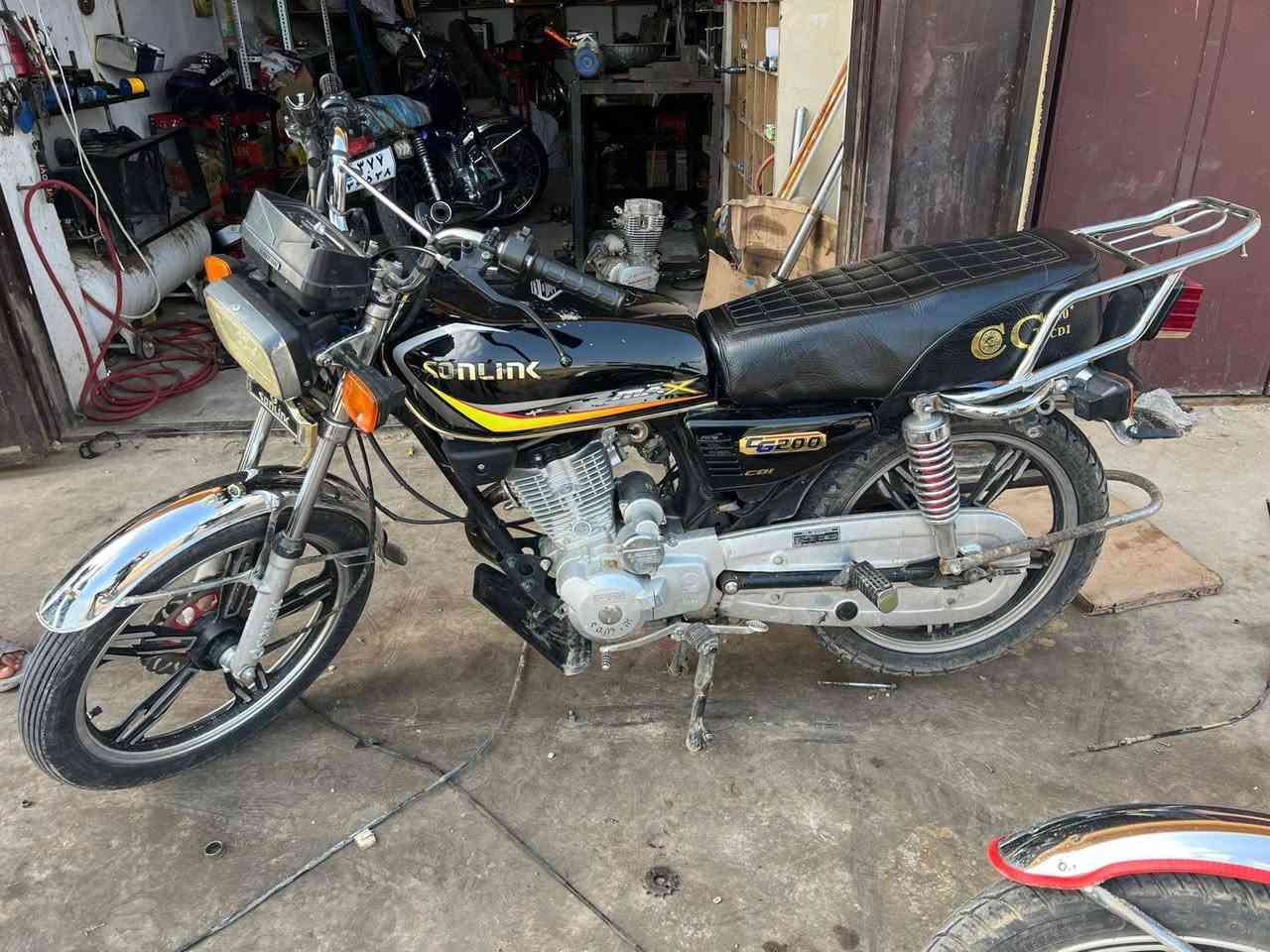 دراجة سونيك ٥ كير موديل٢٣ ورقة وحدة
مكينة ما مفتوحة شرط الضمان 
السعر ٥٥٠ وبيها مجال قليل للشراي
اتصل وتدلل ***********
