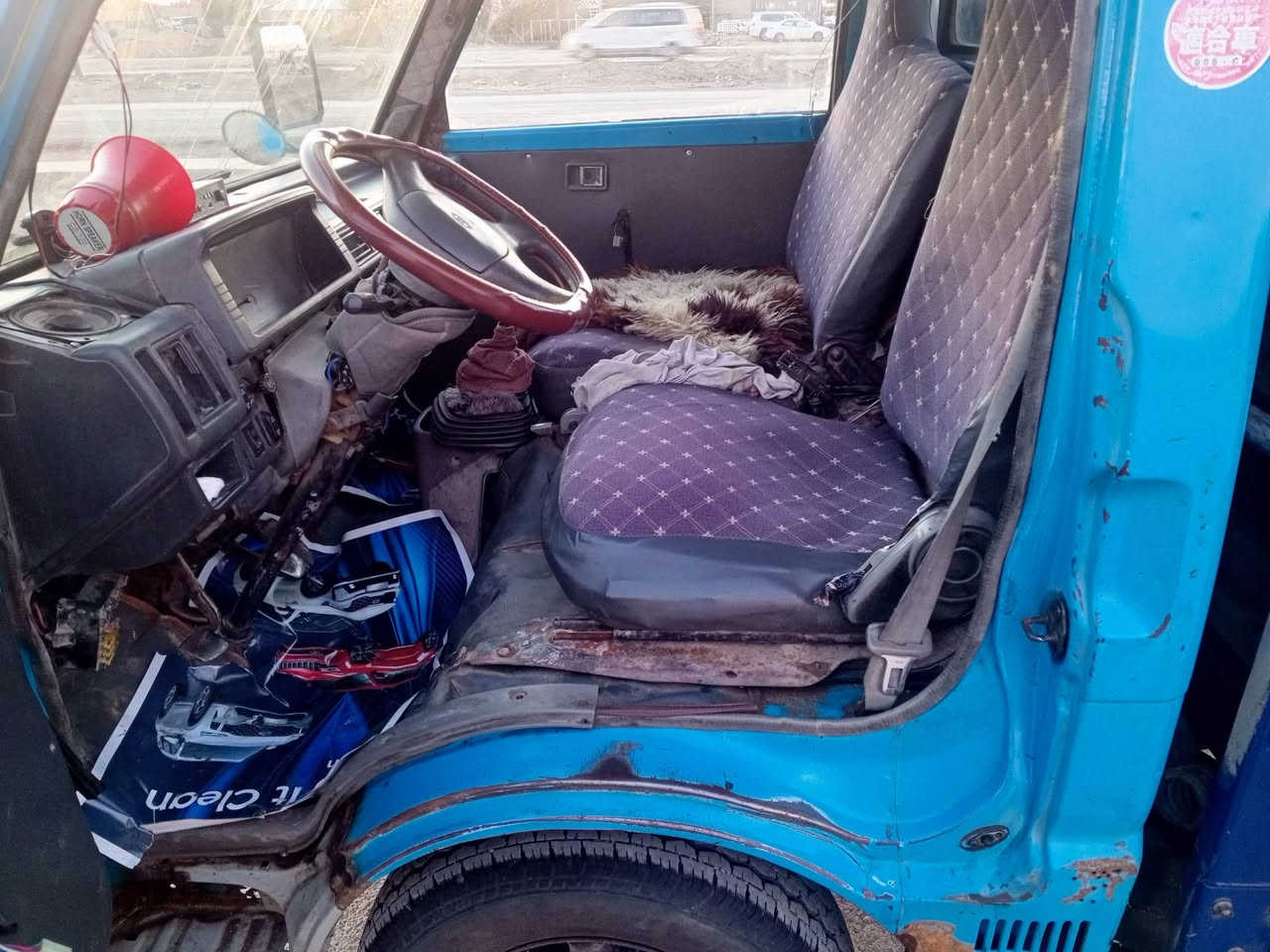 السلام عليكم سيارة للبيع كيا حمل 96 السيارة كفالة عامة شاصي كير محرك تخم تاير السيارة خير من الله جاهزة رقم بغداد الماني تحويل ثاني يوم السعر 50$ وبيهة مجال الشراي ***********/***********
