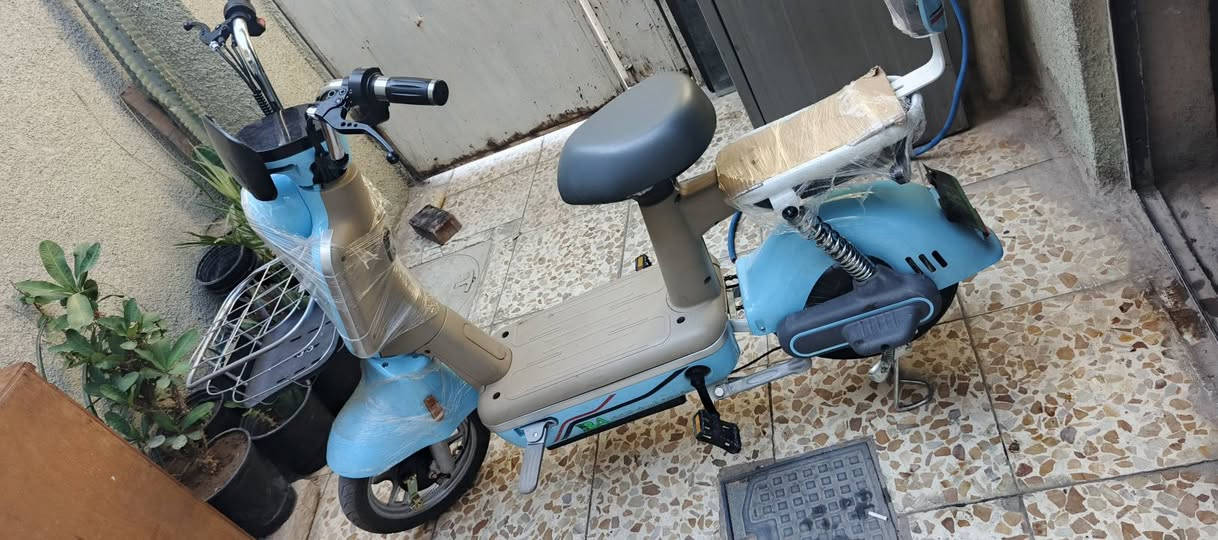 دراجه شحن جديده صار شهر ونص من اخذته وياها سويج وبصمه وتشغيل عن بعد نقصه فقط الكشن الوره وسعره ب ٥ الالف استفسار اتصال او اتساب  ***********
