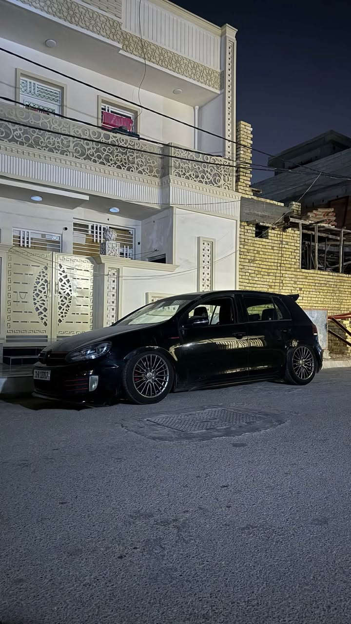 السلام عليكم حذكر كلشي حبايب حتى نكون على بينه من البدايه حتى مو بعدين تجيني وتكول طلع هيج وهيج بيها

جاملغ وبنيد ولغد مسحوب شي بسيط
السياره حلوة بالمشي وعدله ومابيها اي مشاكل
٥ قطع صبغ

االسياره جي تي اي ٢٠٠٠ تيربو كير عاااادي
السياره قوية كلش صلوات على محمد بطناش

فتحة ، اوتو هولد منحدرات ، شاشه ، كار بلي اندرويد اوتو ، زنون متحرك ، بكلايت سموك ، اشاير سكونشال
كشنات جلد هيتر ، تبريد ما شاء الله ثلج ، كشنات امامية كهرباء وباقي مواصفات معروفة حبايب

نقوصاتها دبلات خلفية تعبانه لان السياره كتروكة سنه تقريبا جانت سعر الدبلات زوج ب ١٠٠ الف
كلج نص عمر تريد تبدله متريد يمشيك بعد فد سنه الكلج سعرة ١٥٠ الى ٢٠٠ الف
كشنات يرادلهن دوشمة
وجاملغ خلفي جارد يرادله صبغ

هاي هي نقوصاتها نتفاهم عليهن عل سعر مو مشكله

رايدها ب ٨٩ وبيها مجال ووالله هذا مو سعرها بس مستعجل عل بيعه 
***********
مكاني ديالى بعقوبة تجي تنورني الف هلا بيك
