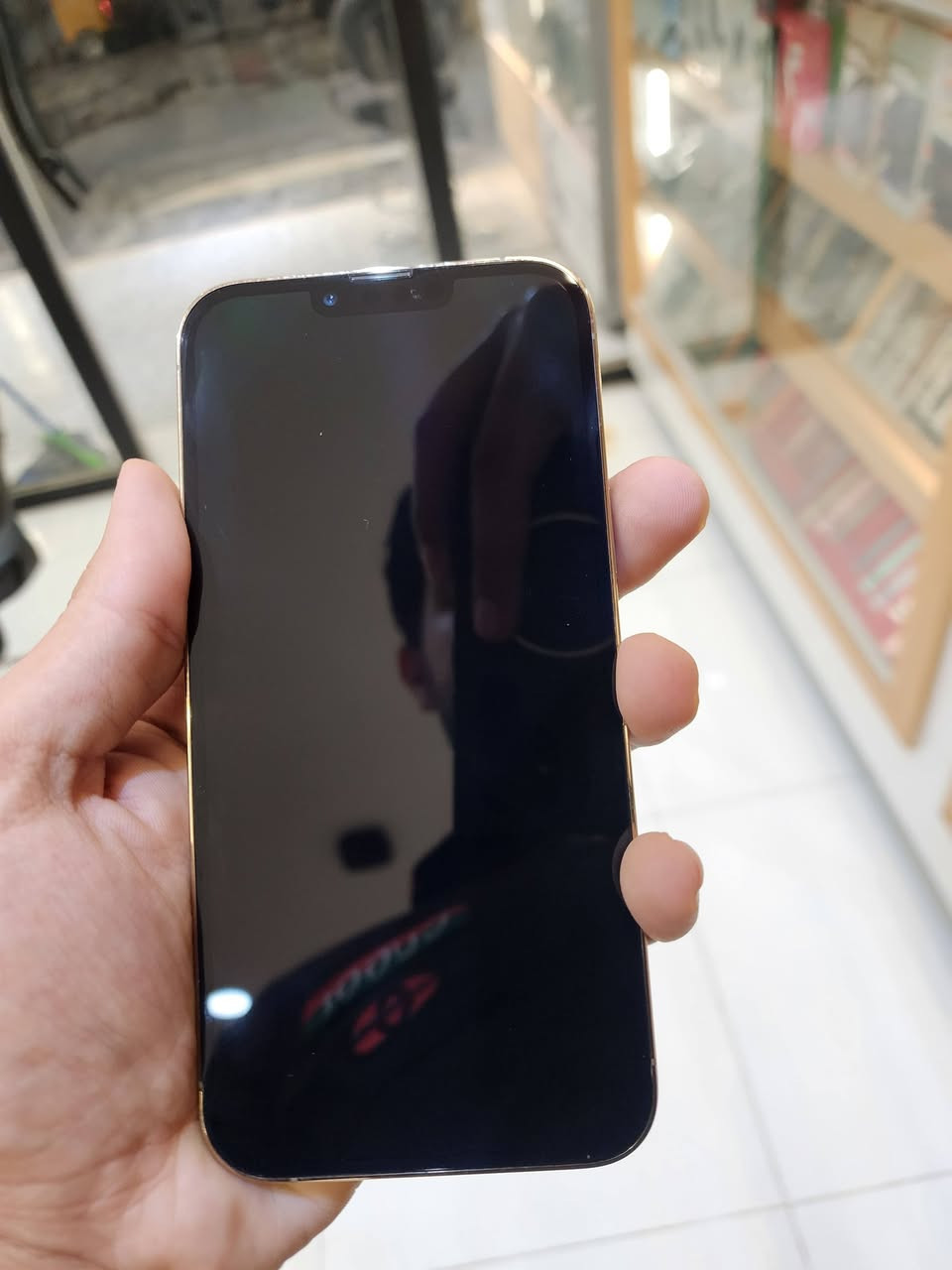 ايفون 13 بروم ماكس ذاكرة 256 بطارية 86 الجهاز امريكي كفالة لا مبدل بي قطعة جهاز جدا نظيف و ع وضع الشركة و بي ضمان السعر ٧٣٠ الف و بي مجال للطيبين مكاني مدينة الصدر مجاور مطعم الدب الرقم ***********
