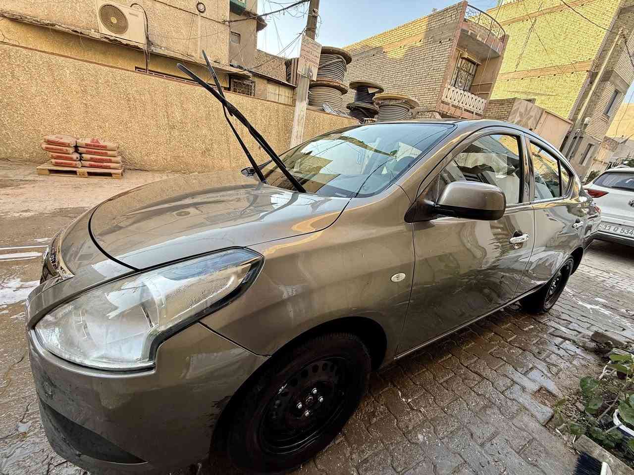 بلعافية ؏ــــلىٰ ياخذها
سلام عليكم نيسان صني موديل 23 ماشية 50 توها 
سيارة مكفولة كفالة عامة من عدة جاملغ الايسر بي اقل لشبر بارد سنوية بشهر 11 استلمتها جديدة رقم سليمانية 

السيارة مزودة
بسماعات اصلية 
شاشة حجم كبير الاصلي 
كامرة خلفية دوارء 
سيارة مدوشمة عام حته صندوك 

للجمالية خليف لفابلون تريد شيلة دعامية مثل مابلصورة سيارة احلى من لصور ونظيفة ڪـــلش 
تعالي واتساب ادزلك فديو لها ( *********** )
مكاني بغداد لحرية كاظمية عارضها 117 وبيها مجال بصيط حك جية
