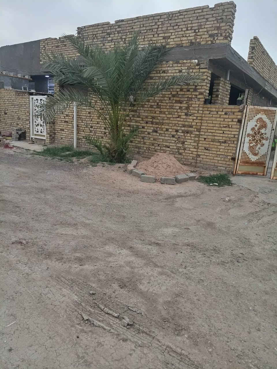 سلام عليكم ورحمة الله وبركاته
دار للبيع لمساحه 500متر 
لبيت ما كامل كلش بي تلحيضات 
لبناه جديد 
سند 25
العنوان بابل 
المنطقه بني ساله قرب شريفه بنت الحسن عليه السلام 
بضهر لبيت مدرسه الامام العباس الابتدائيه 
الا ستفسار رقم الهاتف ***********وشكرن لكم
