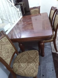 طاولة وكراسي 4 • كلاسيكي إيطالي • برایتي تاورز