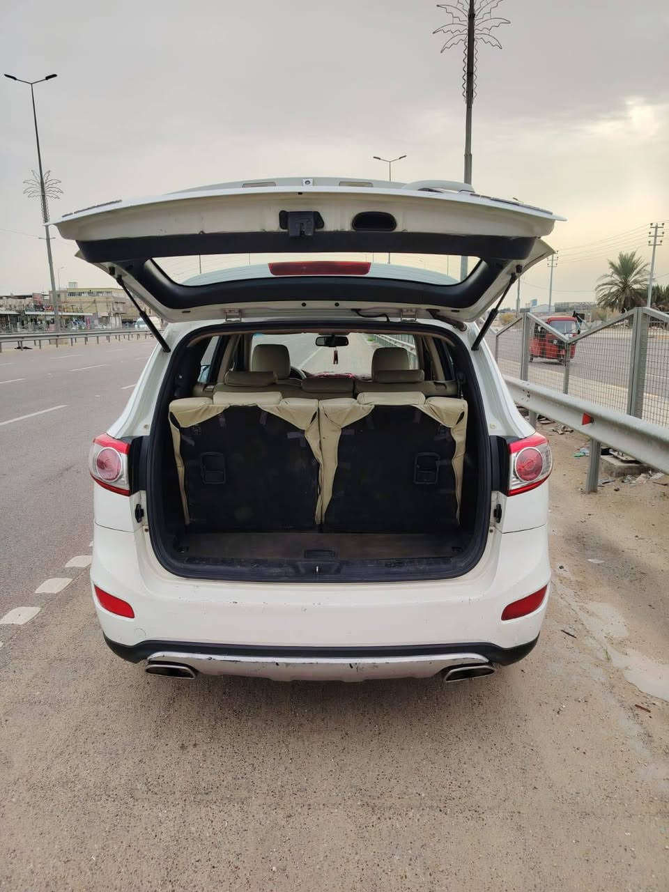 سنتافي مديل 2012 رقم اربيل تريد وكالة تريد تحويل وارد خليجي مكينه 6 سلندر حجم المحرك 3500 حداديه جاهزة تخم تاير تبريد ثلج فور ويل تحكم ستيرن شاشه كامره شاير مري وشفط فتحت سقف ثلاجة ويل كب كروم تبريد 3 قطع سبعه راكب سنويه لغاية 2030 سياره جديده وجاهزه من كلشي السعر 135 وبيه مجال.
 للاستفسار الاتصال *********** 
***********
مكان السيارة كربلاء
