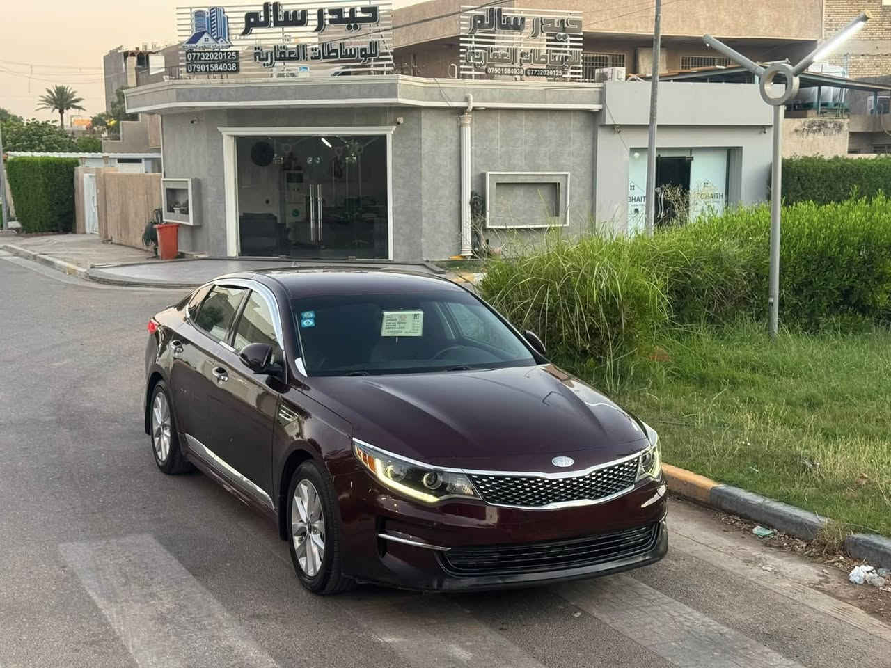 سلام عليكم
أقرة تفاصيل كاملة فدوة لوجهك 
للبيع كيا أوبتما 2017 وارد أمريكي حادثهة بابتين عكس السائق فقط بعد مبيهة صبغ فقط قطعتين رقم بغداد بأسمي سنوية وهزة وارقام كلهة جدد 
ماشية 76 الف ميل فقطط وحقيقي 

مواصفات “ EX “
مكينة 2400 مكفولة من كلشي 
گير مكفول من كلشي 
داخل صاج ملكي 
بصمة تشغيل 
أشارة ترحيب 
مري شفط  + قلاب وي البگ 
أشاير بل مري 
كشنات جلد + كهرباء + خزن ميموري
تدفئة مقاعد 
تدفئة ستيرن 
شاشة جبيرة بلادية 
كامرة خلفية 
لايتات أمامي ناصي عالي LED كلش قويات + لد 
بگ لابتات خلفي فول لد 
 داخل S أسود كلة ونظافتة ١٠٠٪؜ 
تحكم ستيرن اكيد ومثبت سرعة وكلهن شغال 
قطعتين تبريد 
تبريد بيـانو منفصل 
منافذ USP بكل مكان 
تبريد منظومة جدد ثلج 
صدرهة جديد 
تخم تاير جديد جواهة 
سيارة تخبل وجديدة وعل ايد وحدة من دخلت للعراق لحد هسة تجي تشوفهة وتدلل سيارة خالية من الشخوط عدة الباب الخلفي الايمن بي شخط بسيط 
مكاني بغداد حي الاعلام 
السعر. 129 وبيهة حك الجية 
***********
