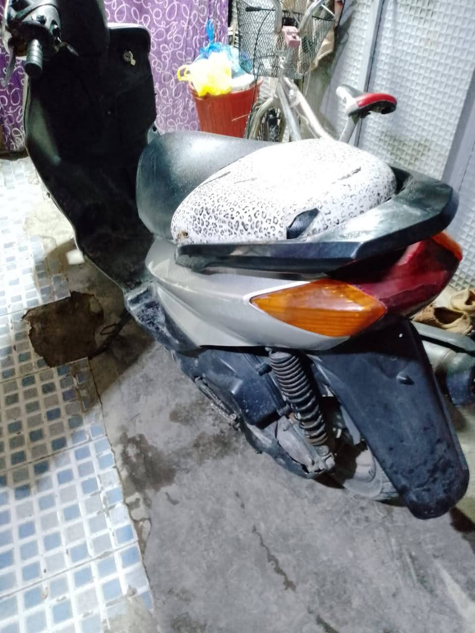 سلام عليكم
سكنز نثية ياباني 110 حساس ستاند
دراجة محرك بلادي لا صوت لا نضوح لا تبخير ناعمة وحلوة سلف وهندر بكل وقت كلشي شغال بيهة نزاقصهة ترايش فقط عنوان البياع سعر وتفاصيل ع رقم او خاص ***********
