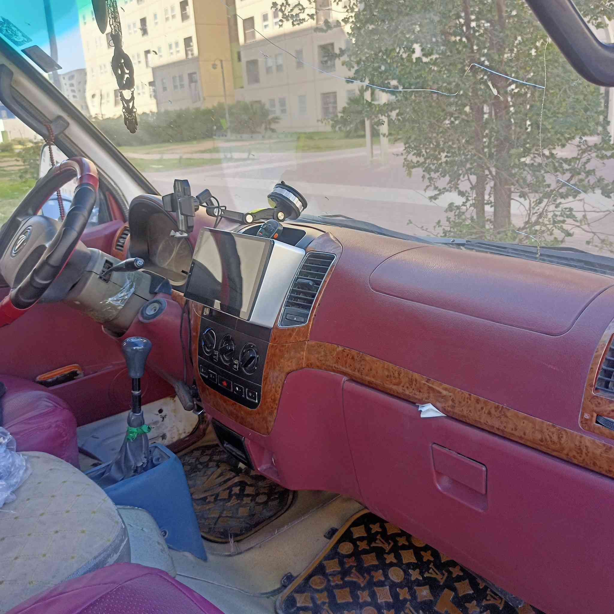 سياره للبيع فتون موديل 2011 محرك ياباني رقم بغداد انكليزي لاتصال ***********
