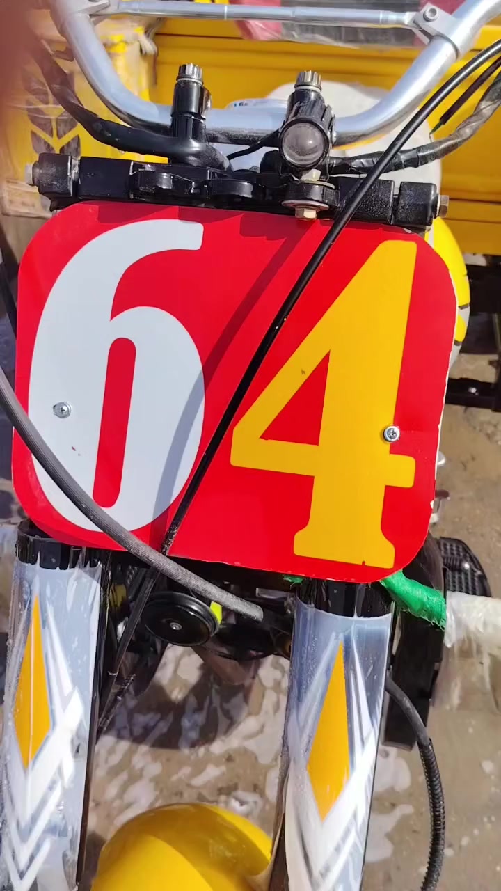 السلام عليكم للبيع مقفوله كفاله عامه 2014 السعر مليون 900 وبيها مجال للشراي بكان بصره الزبير رقم الهاتف 077 6 5 0 4 3 6 8 5
