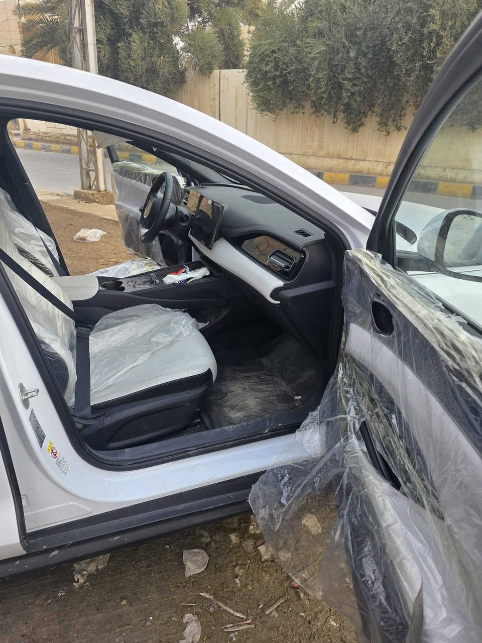 BYD سيل 6 فووول السياره خير من الله مكفول
بطاريه ام ١٢٠ كيلو 
بنراما
4كامرات
وياها شاحنات عدد ٢ الكبيره شحن سريع و الصغيره ارضيات شركه 
معروفه موصفات
سبب بيع محتاج كيه حمل اذ مراوس بس كون كير اوتماتيك
رقم كاتي بعد ٣٠ وتترقم  شمالي  اربيل سعر رقم ١٠ ورقه
***********
سعر سياره ١٥٥ ورقه
