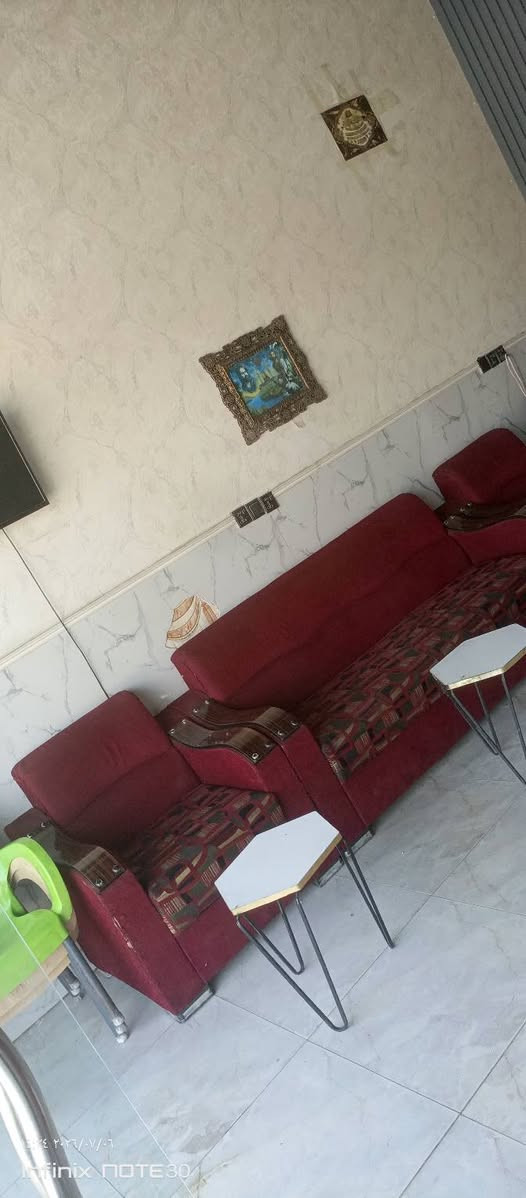 محل للايجار كربلاء شارع حوالي قرب مستشفى الكفيل مقابل مركز نخيل 2 يصلح مكتب عقارات او مكتب سياحي او مكتب تئجير سيارات أو استراد سيارات أو انشائية أو قاعة بلي سعر طلوعة مع الغرض 10 مليون وبي مجال ايجار المحل بل شهر 300 الاستفسار اتصل على رقم ***********
