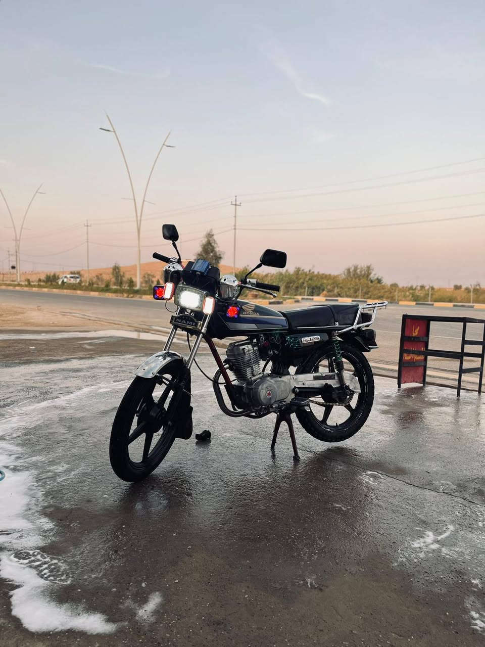 دراجه للبيع موديل 18 مكينه شرط كلشي شغال سعر 300 رقم تليفون ***********
