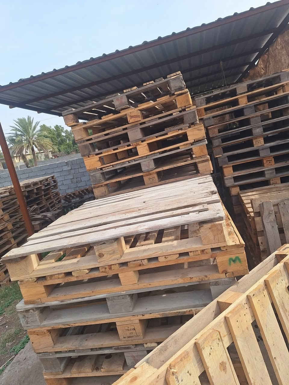 سكيب خشب قياس 115×115
ثقيل  يحمل طنين واكثر مكاني بغداد أبي غريب الاستفسار ***********
