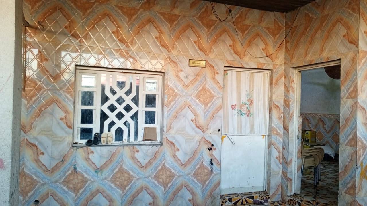 بيت البيع مكلف بل نشر اي ستفسار هذا رقم ***********
بيت كلش جبير مساحة البيت 225

العنوان البصره جبيله شارع سايلو 

الارض زراعي سعر 61وبيه مجال
