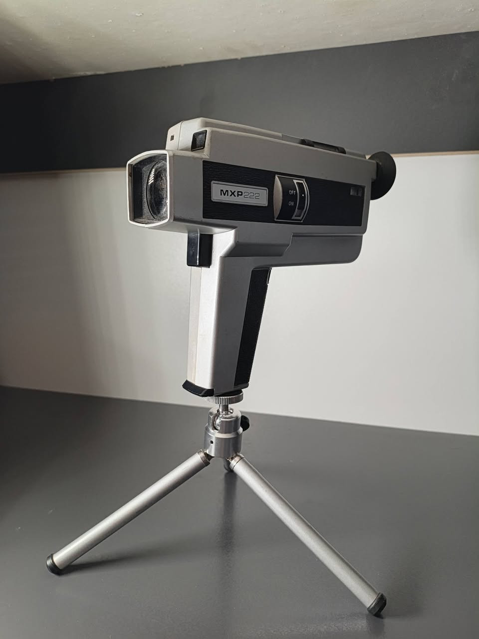 سلام عليكم
كامره انتيكا 
السعر 20 الف 
التواصل ***********
