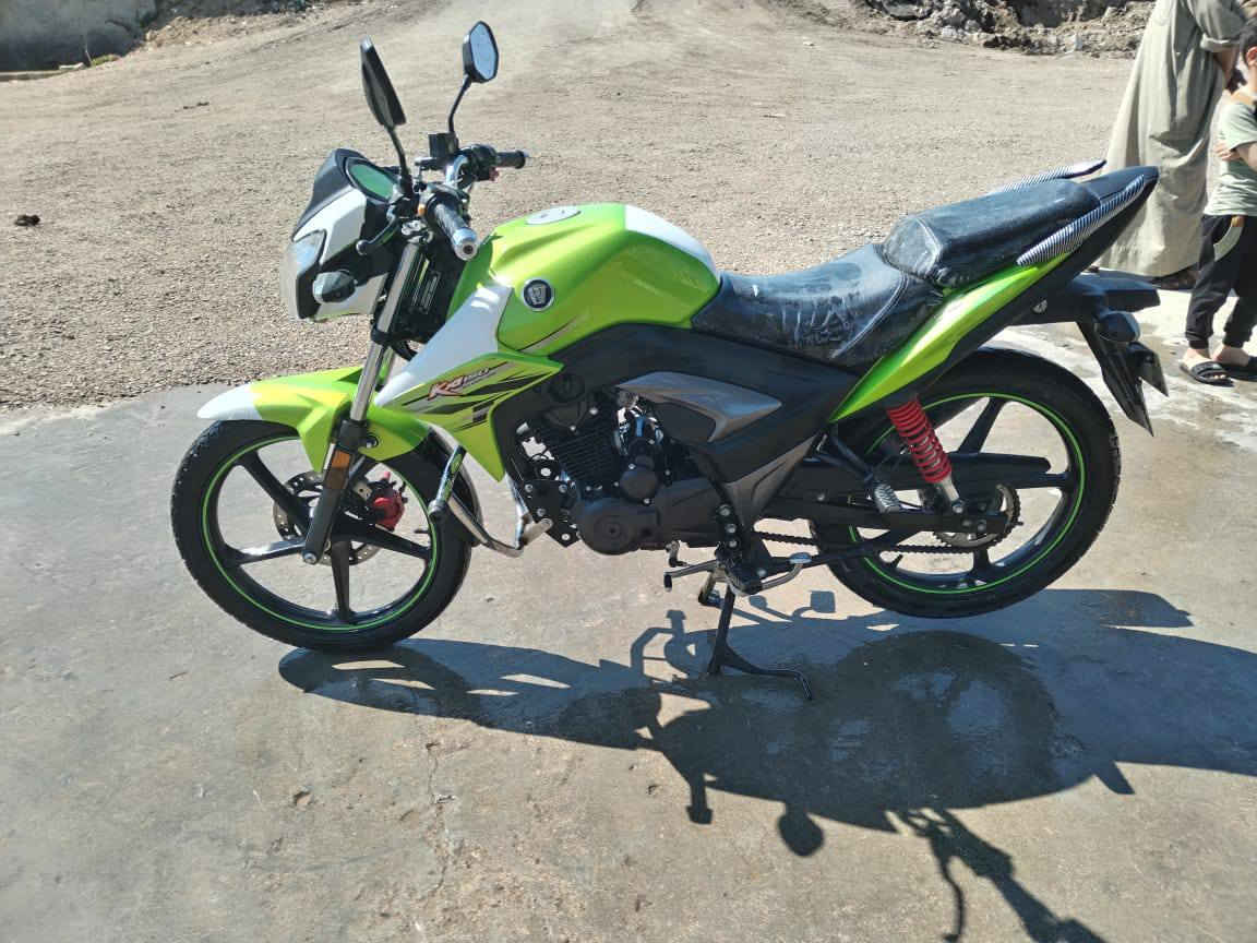 سلام عليكم ماطور هاوجي بعده جديد موديل 22مسجل سنويه سعره 2مليون و600وبي مجال بسيط  مكانه تميم 8شباط
ر قم تلفون *********** حياكم الله
