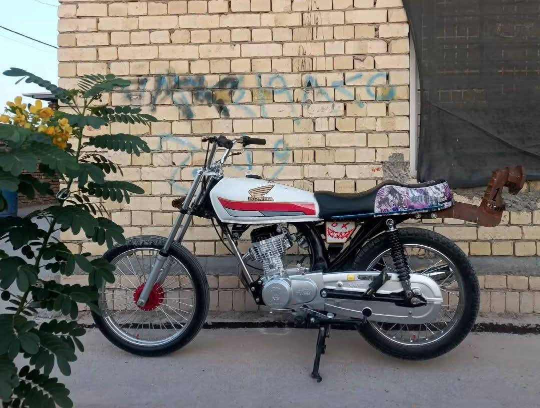 دراجه للبيع فقط 
شاصيه١٧ اوراق سكنر حته لادوخني ولدوخك 

تعمره ٢٥ تبديله ثانيه اله دراجه كله جديده واصلي 

سعره ٦٧٥ وبيه شي بصيط كلش💵
 
  فقط شراي  يدشلي خاص 

مكاني دوانيه *********** 

👋
