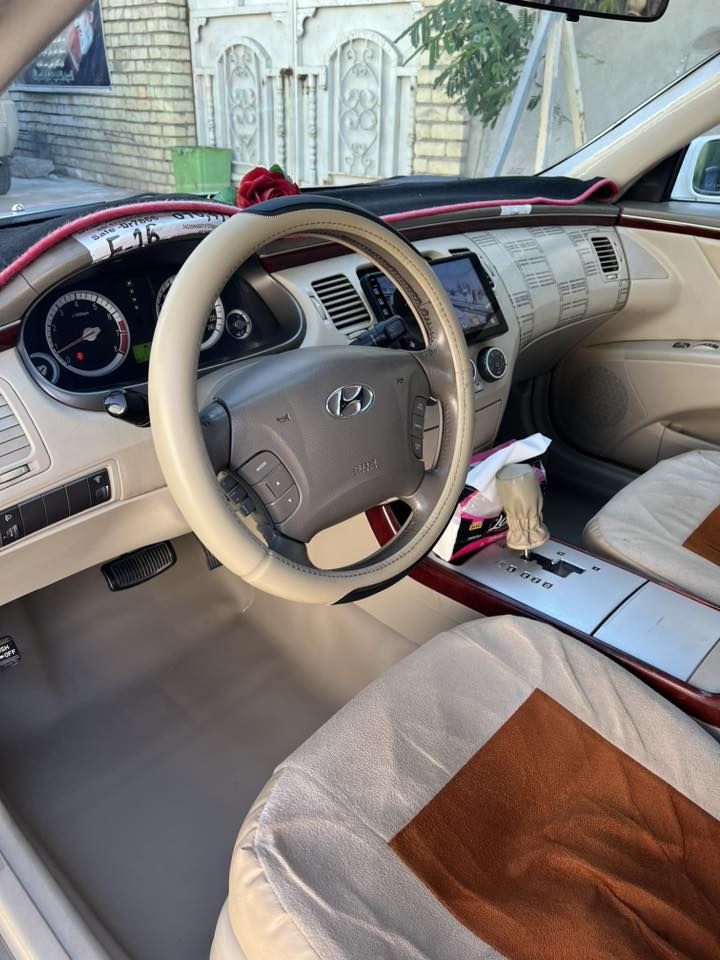 سلام عليكم بيع مستعجل  ازيرا موديل 2008 خليجي محرك 2700  فتحت سقف
محرك وكير خير من الله مثبت سرعه  تخم تايرات جديد تدفئه تبريد كله شغال سياره  
بأسمي سنويه لل 2029 السعر على خاص    عنواني بغداد حي العامل ***********
