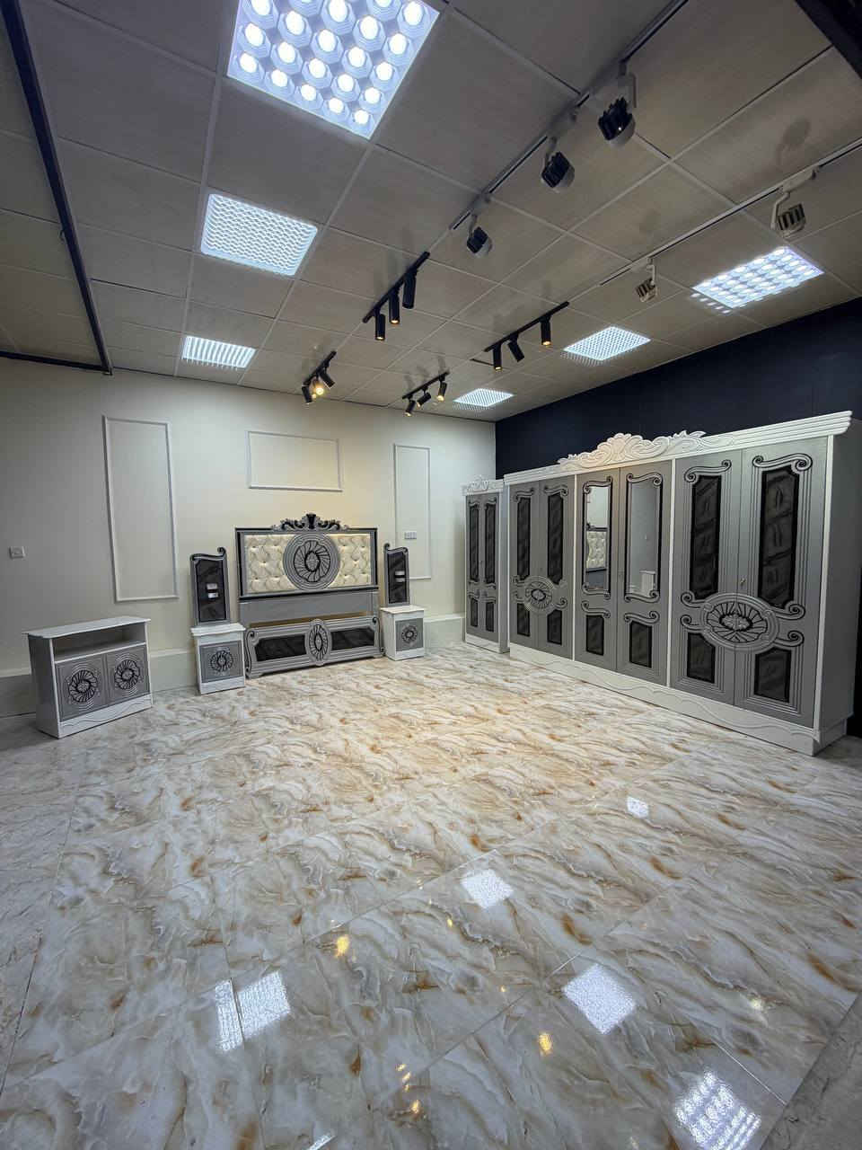 غرفة اخشاب  بسعر مليون 

⚜️تفاصيل الغرفة ....⚜️

صاج خارج ٤ملم ام دي اف 🪭
وداخل معاكس ٣ملم 
صبغ مرمري درجة اولى 

عدد القطع  ٧ قطع 😍
1 //جرباية  قياس  ١٦٠ × ٢٠٠ 
//ميز جانبي ايسر قياس ٥٠
2// وميز  جانبي  قياس ٥٠
3// زاوية ارتفاع مترين عرض ٨٠
4// وميز بلازمه  
5//وميز مراية ارتفاع مترين عرض ١٢٠
6// وكنتور ٦ باب  ارتفاع مترين و١٥ طول ٣ متر و١٥

القطعه الثامنة حسب الطلب شازلون
سعرها ٥٠ الف ❤️
طابوريه ١٥ ❤️

(توصيل مجاني مركز بغداد )
التوصيل يشمل الشد مجاني 🔥
(اطراف ٥٠)
باقي المحافضات حسب البعد


**إذا كنت صاحب هذا الإعلان وتريد حذفه لأي سبب، رجاءا أرسل رسالة إلى الدعم الفني**