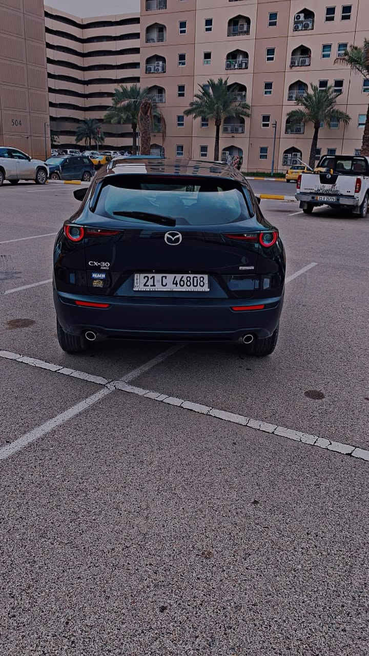 سلام عليكم اقره منشور زين واتصل واني بخدمتك 
مازدا ياباني cx-30 فول عدا الفتحه والكشنات مو جلد 
AWD فور ويل 
موديل 2023 
سياره ماشيه 15mi الف فقط يعني 30km 
سياره ريحت شركه مالتها بعدها بيها 
هزه جديده ورقم سليمانيه الدولي جديد 
مبدل فقط 3 مرات دهن وره دهن شركه 
سياره صدر كهربائيات كير مكينه كله على وضع شركه 
تايرات شركه بعدهن بيها مالاتها 
سياره ضربتها واضحه كدامكم خشم جاملغ والبنيد وشويه من باب الصدر وشويه من جاملغ الايمن 
سياره كامله مكمله من كل نواحي 
عدا برمجه الرادار الامامي اني شاده ومكمله بقت البرمجه ماته 
والسلولي مرات يصعد  يعني نادرآ صارت وياي مرتين سئلت اصحاب الاختصاص كالو الجويتر وصخ 
السياره كامله جاهزه وجديده اخوان 
وعارضها جوه خواتها مال بيع 
144 وبيها مجال بسيط 
***********
