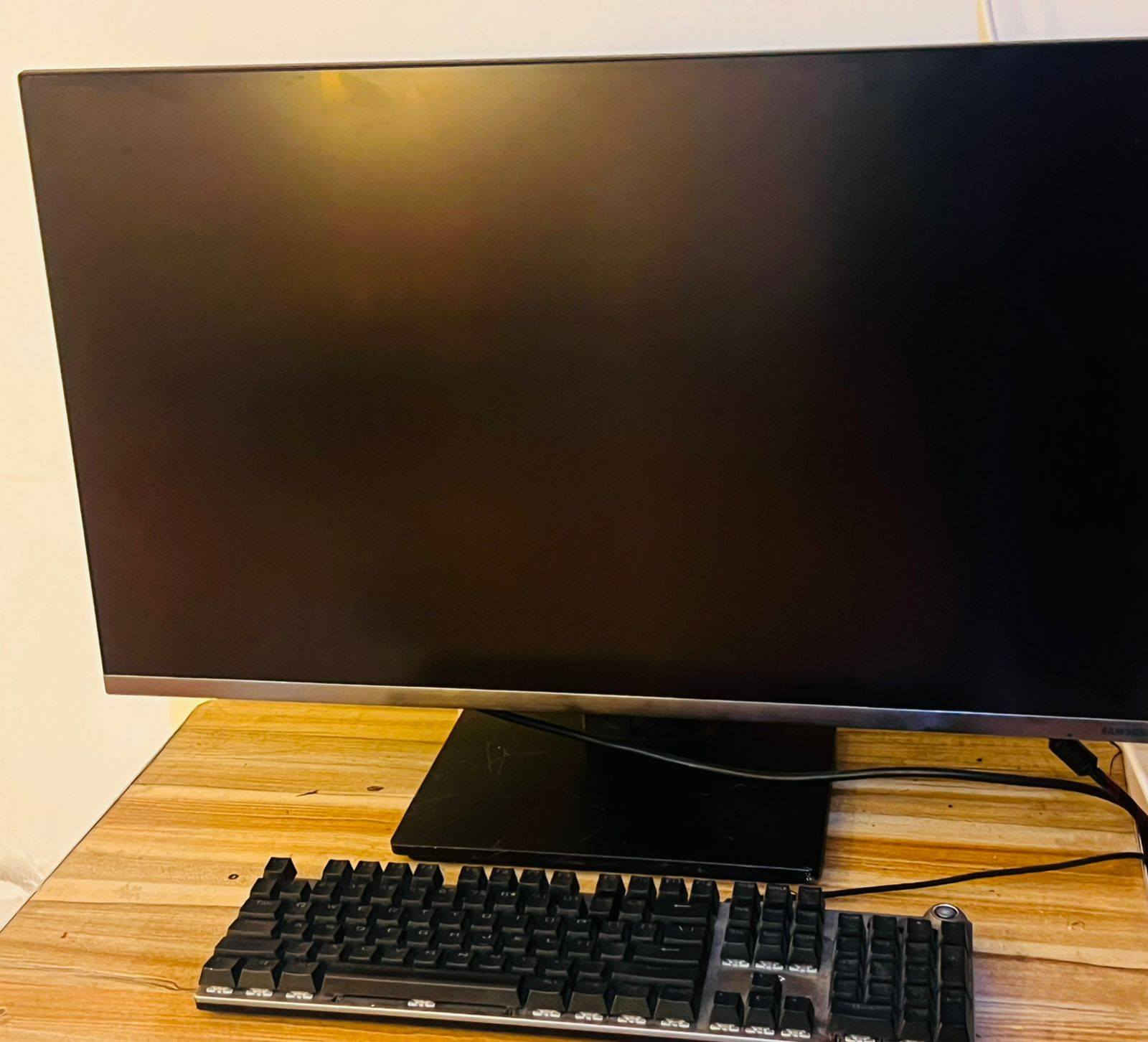 1- شاشة للبيع
الدقة :4k
الحجم : 32
3- ايضاً UPS 
 2000 مكسما
القدرة الفعلية: 400W (واط).
كلمن وسعره خاص ودلل واتساب ***********
