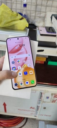 هونر ٤٠٠ فايف جي • ذاكرة ٥١٢ • شاحن ١٠٠ واط