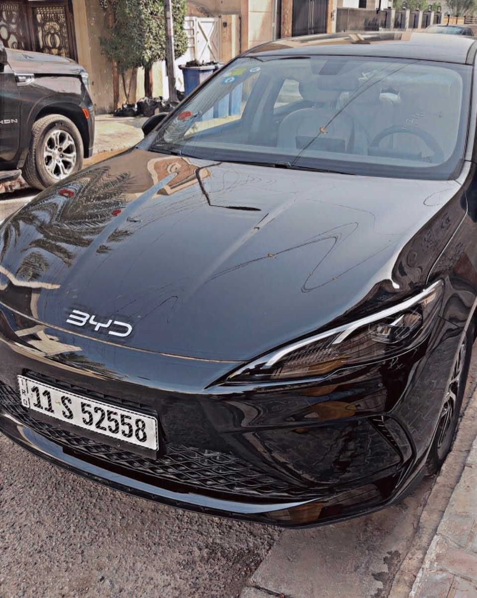 السلام عليكم byd cl5 اسود للبيع
ماشيه 3500 السياره كلين 
داخل ابيض 
محدثه ومبرمجه 
وياها شحانتها الاصليه 
ومشتريلها سبير 
وارضيات
مكاني بغداد
للتواصل :
الرقم ***********
