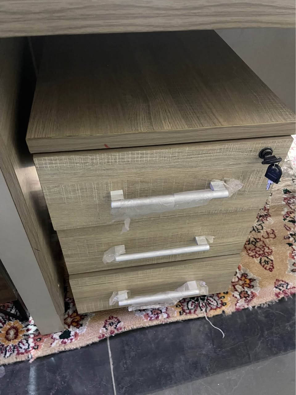 ميز اداري عدد ٢ اخو الجديد  نضيف جداً درجة اولى سعر الواحد ١٧٥ الف مكاني كربلاء 
*********** كربلاء, العراق
