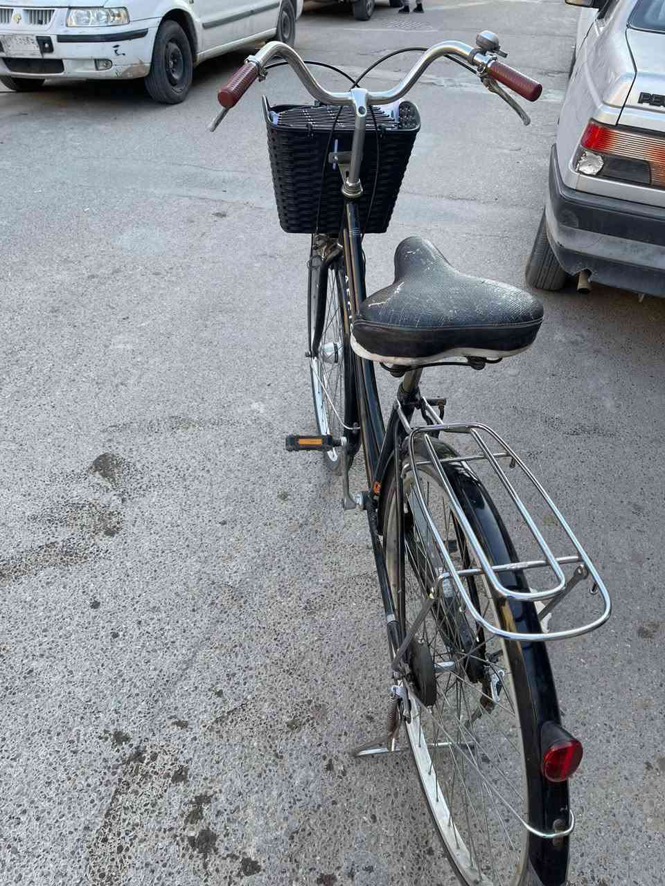 السلام عليكم
باسكال اخو الجديد تايرات جدد  كلش نضيف قياس 27 اي نقص ما بي ب 120 وبي مجال 
مكاني بغداد حي جامعه ***********
