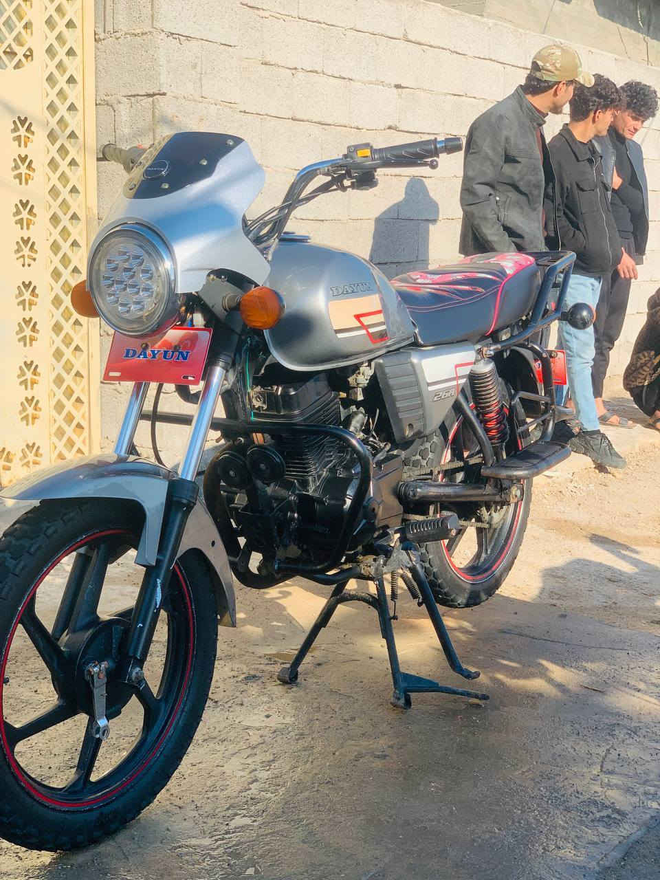 السلام عليكم دراجه دايوان للبيع موديل 2021 اوراق اصولي سعر 1300 مكفوله كلشي شغال مكان كوت قضاء الحي رقمي ***********
