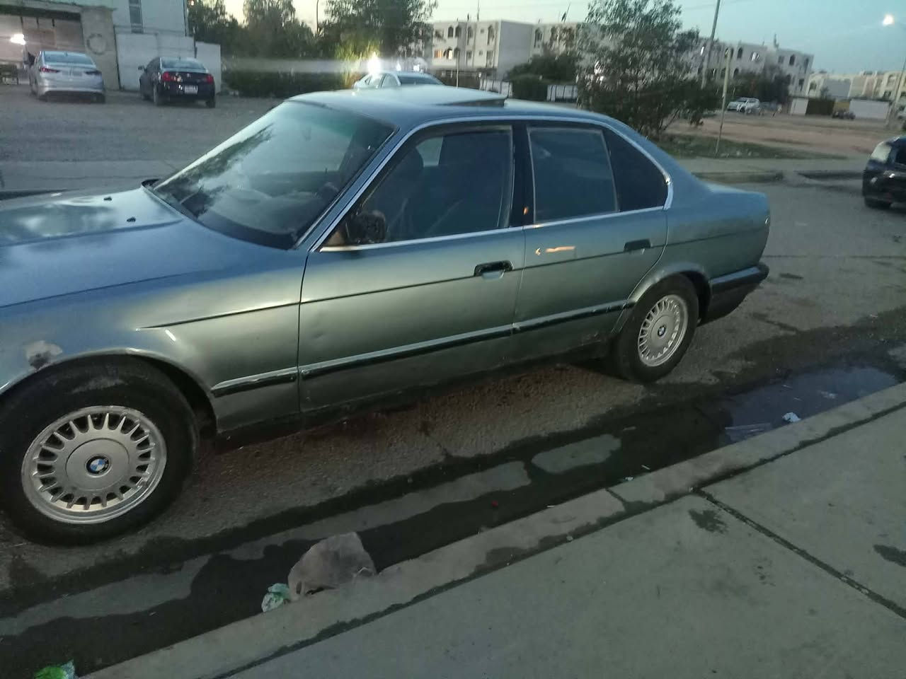 سلام عليكم بيع او مراوس حسب القناعه بي ام 520 موديل ٩١ محرك مفتوح كير عادي السياره جاهزه كير محرك صدر تأيرات بشرط غرفتها حلوه عايزها ترتيبات بسيطه
 باقي التفاصل اتصل *********** صلاح الدين مجمع الدور
