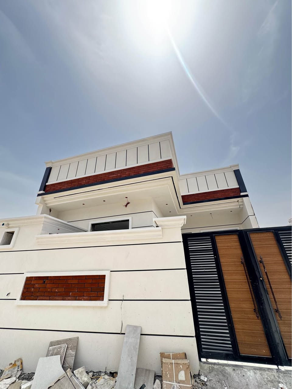 العروض يمنه وبس سنه 2026
أختر منزل احلامك مع مكتب الذهبي للعقارات والمقاولات العامه 🏠  
استثنائيه بـ مواصفات عصريه حديثه ✨
تستلم مفتاح كامل وجاهز لسكن 🔑
 البيت طابو عراقي وكاله بـ اسم المشتري ونسخه من الطابو 📄
الموقع .........🔴
البصره ابي الخصيب  منطقه البهادريه
يبعد عن الشارع السايدين 700متر
علئ شارع تبليط
عرض شارع 10 متر
بناء حديث درجه اولى واجهيه فخمه بأشراف هندسي 👷🏻‍♂️طابقين  ومتوفر طابق واحد الاساس رفت كونكريت سي35 
تبليط الباب البيت 
  ————————🔹
يتكون البيت 🏘️  من6غرف نوم
صحيات خارجيه وداخليه 🛁 
أبواب قاصه 🚪
صاله  
استقبال 
مطبخ 
حديقه 🪴
كراج🚗
140💵 قابل للتفاوض 
الطابقين بسعر 205 وقابل للتفاوض
 مكتب الذهبي للعقارات والمقاولات العامه مستمرين بعروض جديده ومميزه💎 
للاستفسار اكثر اتصال او مراسله واتساب 
0775811166📞0788 373 6415 البصرة, العراق
