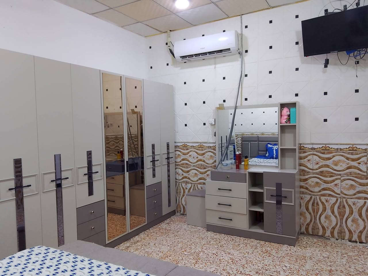 نص بيت  طابقين للبيع طابو معزول عن النص الثاني 
الحيانية شارع موسى الكاظم ع 
ثاني شارع خلف  حسينية الحوراء  الطابق
الطابق الاول عكاده ممتازه وسقف ثانوي  يحتوي على طارمه وحمام ومطبخ واستقبال وغرفة نوم ودرج 
والطابق الثاني بناء حديث سقف سندويج يحتوي على غرفة نوم وبيتونه وصاله  موقع ممتاز قريب على  كافة الخدمات 
للاستفسار متوفر على رقم الهاتف ***********
