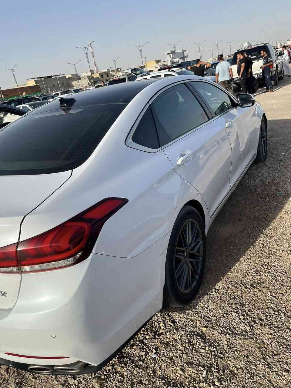 السلام عليكم جنسس لبيع او مراوس خسب القناعه سياره مديل 2016خليجي سياره بيها صفحه سايق وهسه نضربت هم باب لصدر موضح بصور سياره مال بيت سنويه بسم اخوي مامنتهيه ل استفسار 

***********
