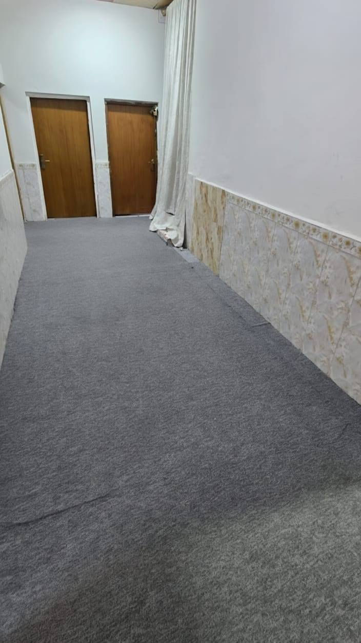 اسعد الله اوقاتكم احبتي 

توفر دارين سكن كونكريت مسلح 

كل بيت يحتوي على غرفيتن وصاله كبيره ومجمع صحي وديوانيه 

مساحه الكليه 280متر 

طابو صرف زراعي باسم عراقي 

سعر الكلي90 مليون وقابل للتفاوض

العنوان البصرة ابي الخصيب العوجه شارع المقيمين قرب المدرسه العراقيه 

للاستفسار /***********📞
