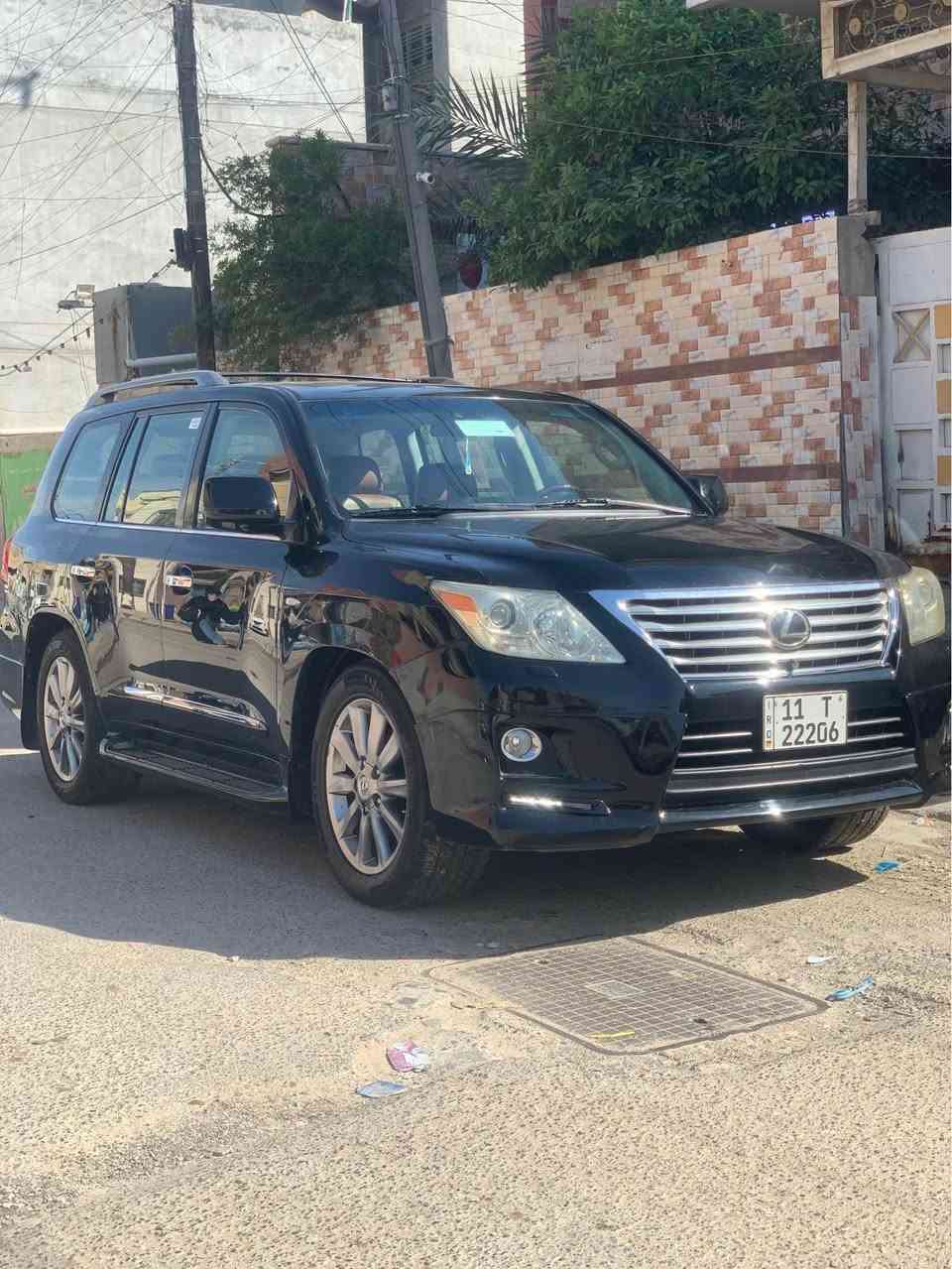 السلام عليكم للبيع او مراوس  لكزس lx570  بريم موديل 2011 لون اسود رقم بغداد سيارة بلادي حتة دعاميات بلاد بدون تحديث ماشية 167 الف كفالة عامة من تبديل وصبغ ولحادث كير مكينة كفالة شرط الفحص تخم تاير جديد صدر امامي خلفي جديد كهربائيات سيارة كلها شغالة + جكات شغالة سيارة ما ناقصها برغي مكاني بغداد رقم الاتصال (***********) سعرر (335) وبيها مجال بسيط بغداد, العراق
