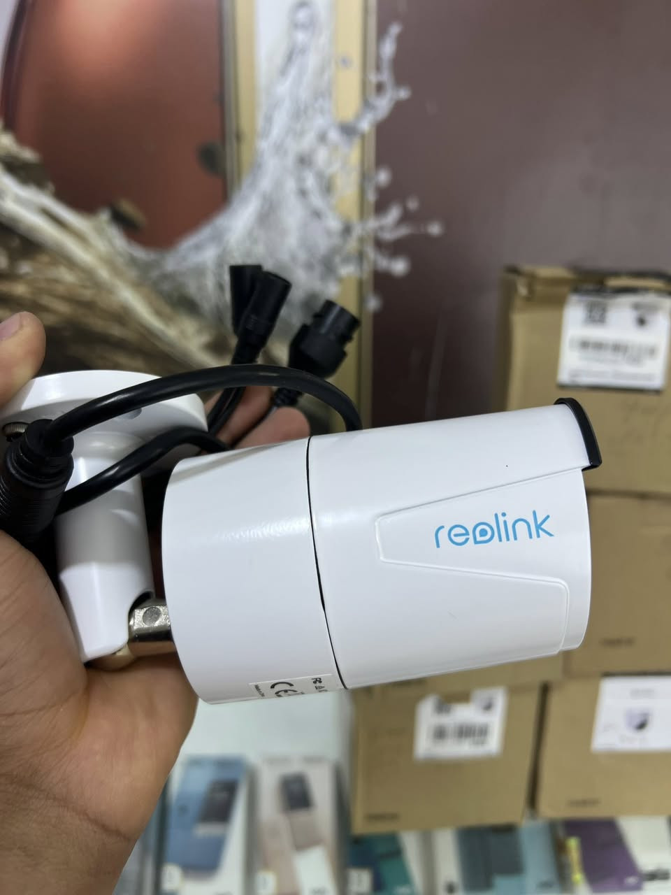 السلام عليكم  كاميرات أيبي شركه ريلنك داخلي دقه 5m العدد 8قطع وخارجيات ثنين كذالك 5m سعر لقطعه ٥٠ توصيل موجود ***********
