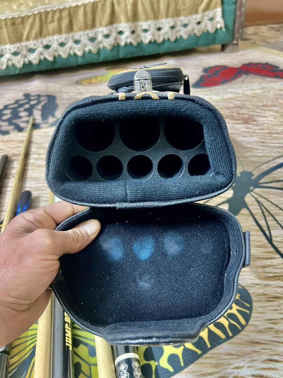 السلام عليكم بكج كامل

  1جنطه فرعونيه 3*5.   
كيوب هيلنك    
كسره مع جمب  
كيوب سنوكر  
كيوب خشب 
سعرها 350 كامل 
يتوفر توصيل لكل المحافظات 

***********
