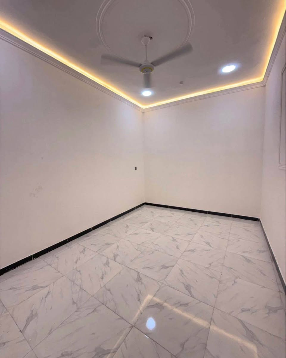 #اسعد_الله_أوقاتكم_بكل_خير👋⁉️

دارين  سكن للبيع ⛪️ بسعر بلاش 
بيوت حلوه مرتبه 

#مساحت كل بيت 150متر  بناء حديث بعده بل جيس

#يحتوي البيت على غرفتين نوم 
و ديوان 
و صاله 
و مطبخ 
و صحيات داخلي و خارجي و كراج سياره 
بيت كلش مرتب 

كافه الخدمات متوفره 

#جنس_العقار :: طابو صرف زراعي بأسم عراقي سند ٢٥ راعي لارض ساكن نفس المنطقه 

البيوت علا شارع تبليط 10 متر 🛣️

#العنوان ابو الخصيب  شارع ابو كوصره 
يبعد عن شارع ابو كوصره 20 متر

سعر كل بيت 90مليون  و بي مجال 
#للاستفسار الاتصال على الهاتف 📞📳*********** البصرة, العراق
