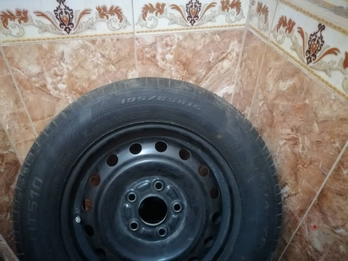تخم تايرات مع رنكات قياس 15/ 65 / 195 يرهم للنترا وسيراتو والفورتي وكل سيارات الكوريه جديد كلش كلش جديد مكفولات من البنجر وركعه والعواج استخدام شهر واحد فقط كسر كارتون سعرهن ٣٠٠ للاتصال *********** البصره البصرة, العراق
