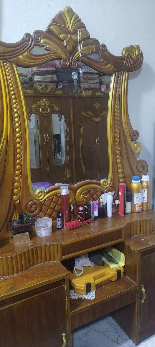 غرفة نوم للبيع ٦ بيبان بدون ملحق مكان بعقوبة حولي التحرير السعر 500 قفل للستفسار على الرقم التالي ***********
