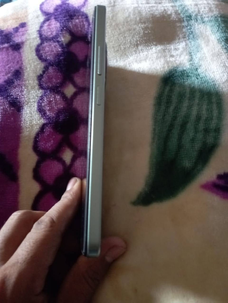 السلام عليكم جهاز للبيع او مراوس حسب القناعه اسم الجهاز POCO C75ذكره 256 رام 8على 8 60 فريم بوبجي سلاسه قويه لا تكطيع ولا لاك سرعه الشاشه 120 هيردز جهاز مال بيت لا مفتوح ولا مصلح مكفول من كلشي مكاني بابل مركز المدينه رقمي خابرني وبخدمتك ***********
