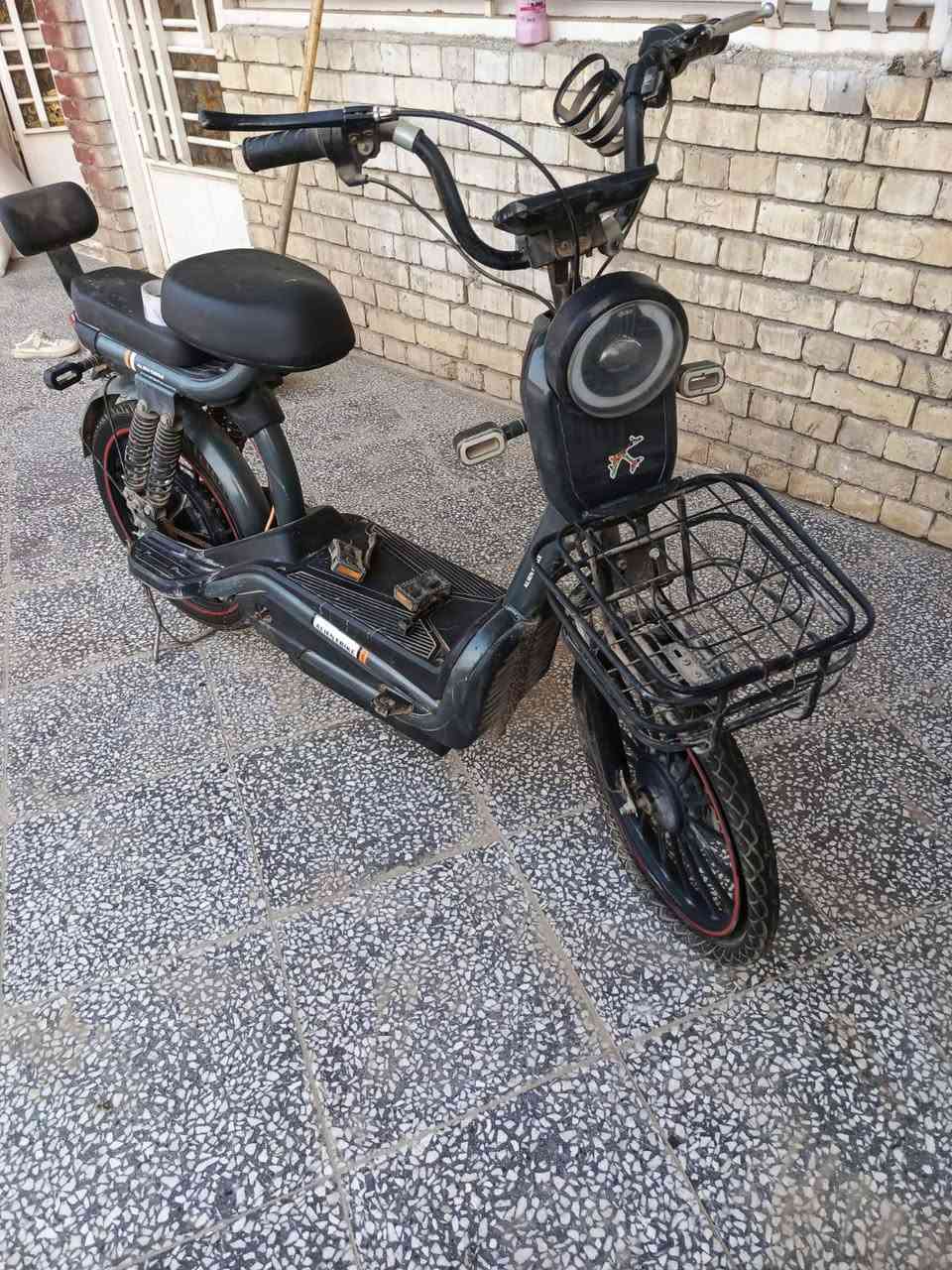 السلام عليكم دراجة شحن اخت الجديده بيه بس البطاريات تعبانة ودراجة نضيفة راسلني خاص  ***********
