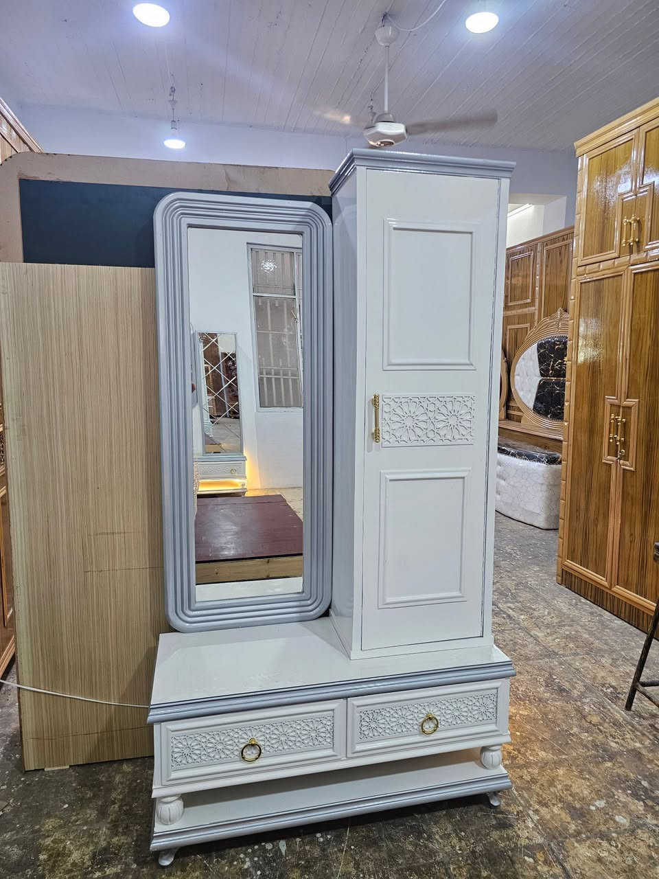 غرفه نوم ملحق فصال تركي شغل عراقي صاج خمسه ملم مساطر زان صبغ ابيض حراري مع تطعيم رصاصي الدوشمه حسب الطلب 
موصل حي البكر قرب محطة ايلاف التواصل على ارقام ***********

