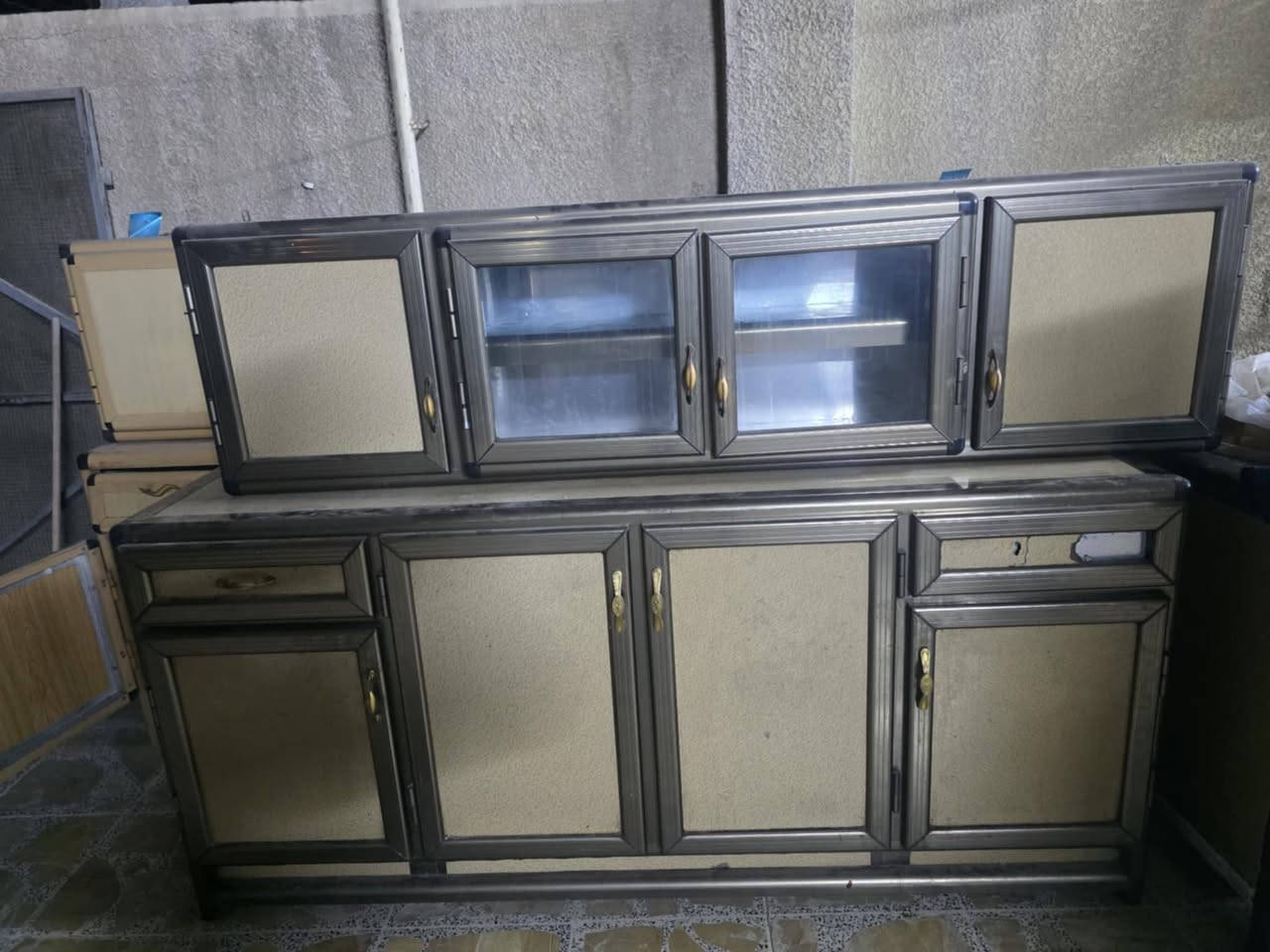 للبيع كاونتر الاصفر سعر ١٧٥ كاونتر ٢٠٠
سنك ٥٠
 وعنوان الفلوجه خلف الكماليات قريب ع المول رقم *********** للإستفسار
