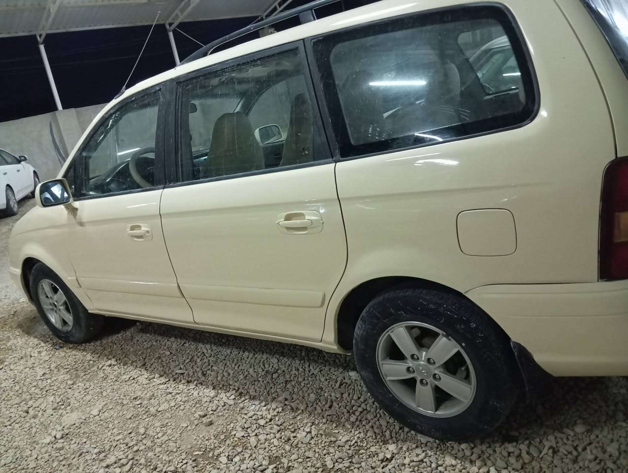 سلام عليكم هونداي ترانجيت للبيع موديل 2006 مكينة 6سلندر 2700 سبعه راكب رقم بغداد باسمي سنويه وهزه جديدة لحد 2031 مكفوله كفاله من الحادث فقط صبغ جماليه كير مكينة حداديه تخم تاير كله جاهزه نقص تبريد السعر 68 وبيه مجال قليل الاتصال على الرقم//***********//*********** بيهن واتساب 
مكاني بابل الحله مركز المدينة
