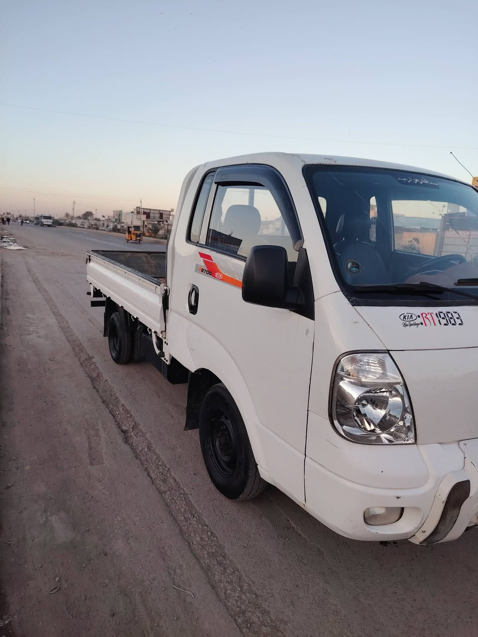 السلام عليكم
كيا رقم واسط باسمي كير ومكينه وشاصي مكفولات السيارة تخم تاير السنوية ل 27 هزة جديدة السيارة مكفول من الصبغ والضربه  السيارة مال جناي مكاني بغداد
السعر78
 ***********
