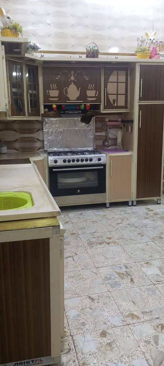 السلام عليكم. دار للبيع 200 طابق واحد كامل الخدمات. ماء. مجاري. تبليط. زراعي سند 25.السياحي شارع البحيرة للاستفسار.. الاتصال على الرقم......    ***********
